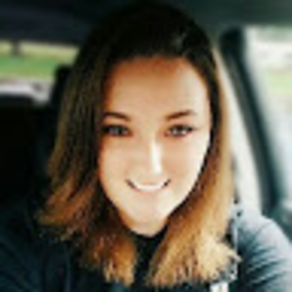 Meet your Posher, Cassandra - Picture 1 of 1